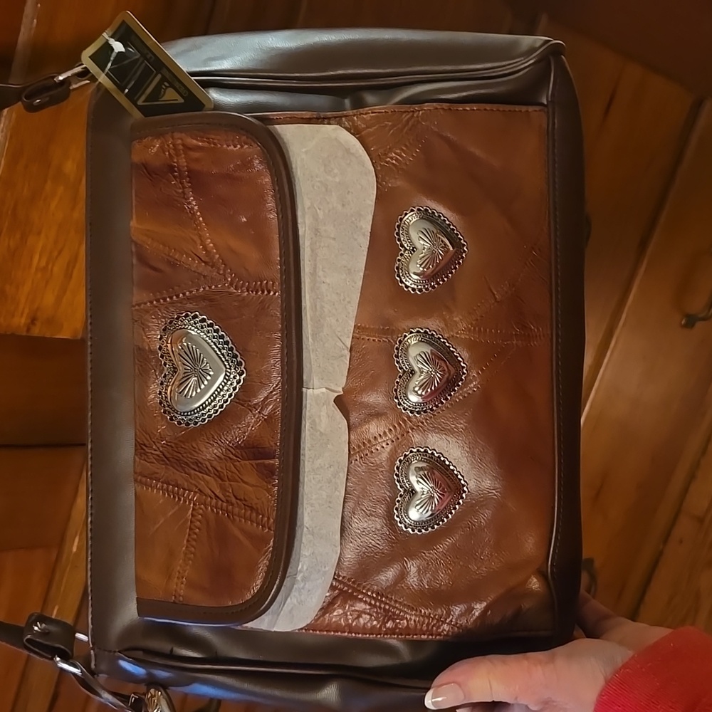 NEW: ALIZ Genuine Leather Purse w/Silver Heart Accents - Picture 1 of 11